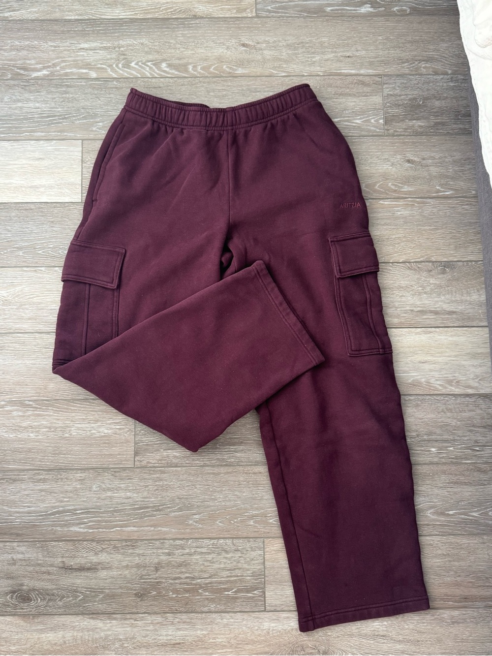 Aritzia Cozy Sweatfleece Mega Cargo™ Sweatpant - Size M